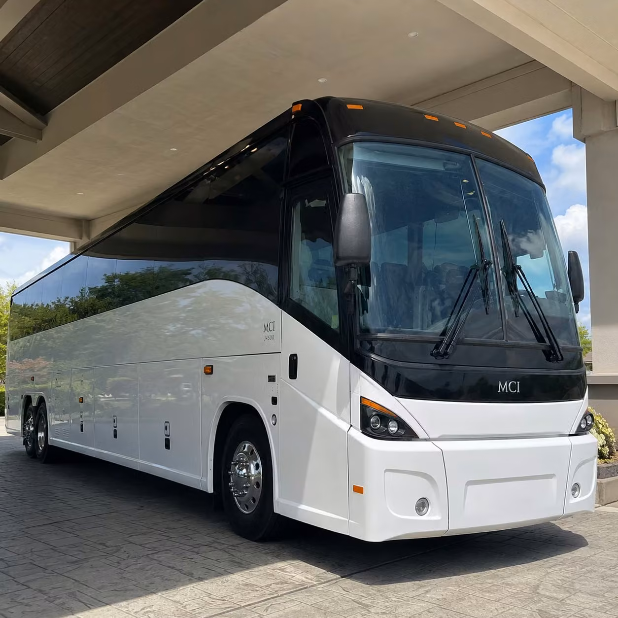 shuttle bus service between carrollton corporate campuses and dfw business districts