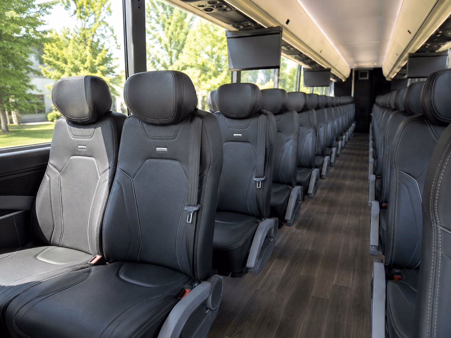 shuttle your wedding guests between carrollton hotels and your ceremony venue with ease
